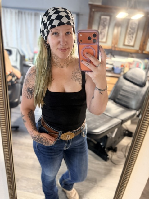 Liz — Fine Line tattoo artist